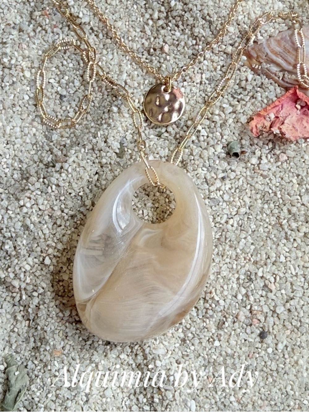 Alquimia Beige Swirl Resin Pendant Necklace with Gold Chain